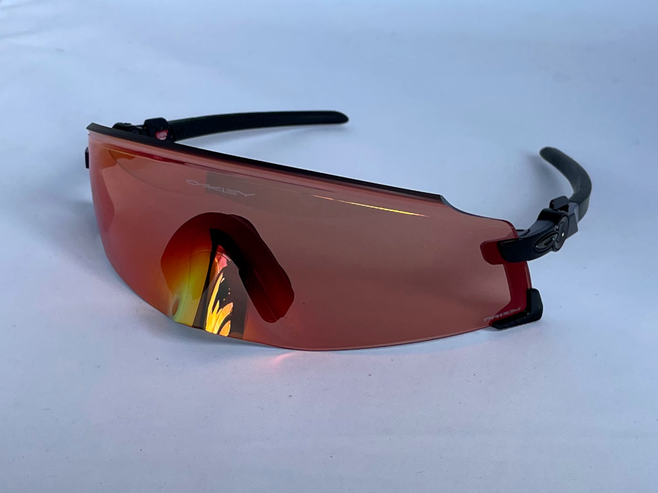 明るめのレンズをお探しの方にお勧めです OAKLEY KATO