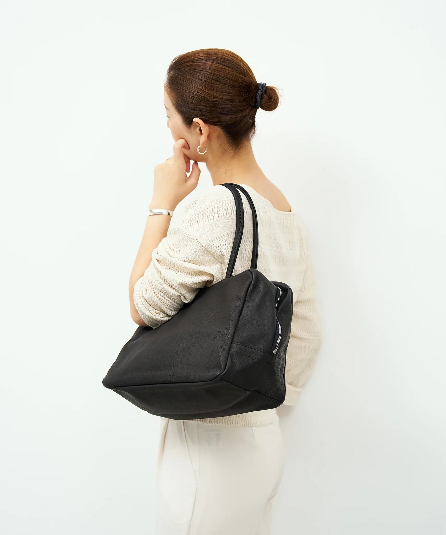 REN】《ボストンバッグ》シンプルで軽い、大きめのレザーバッグ。。