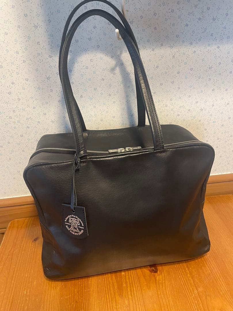 REN レザー ボストンバッグ 黒 REN】《ボストンバッグ》シンプルで軽い、大きめのレザーバッグ。。