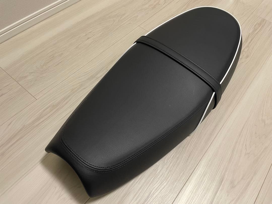 2025年式 トライアンフ ボンネビルT100 純正シート 2025年式 トライアンフ ボンネビルT100 純正シート - メルカリ